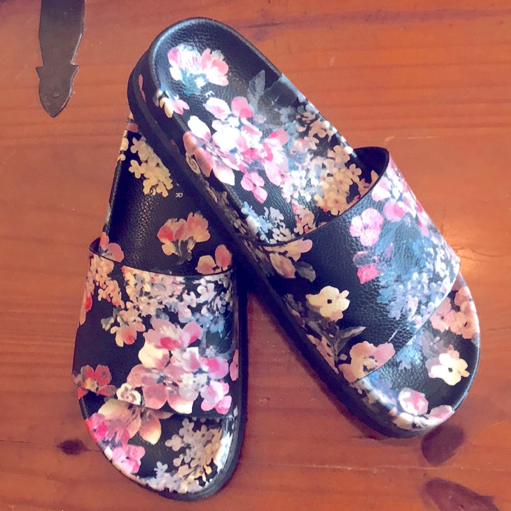 Metaphor Floral Mule Clogs Size 7